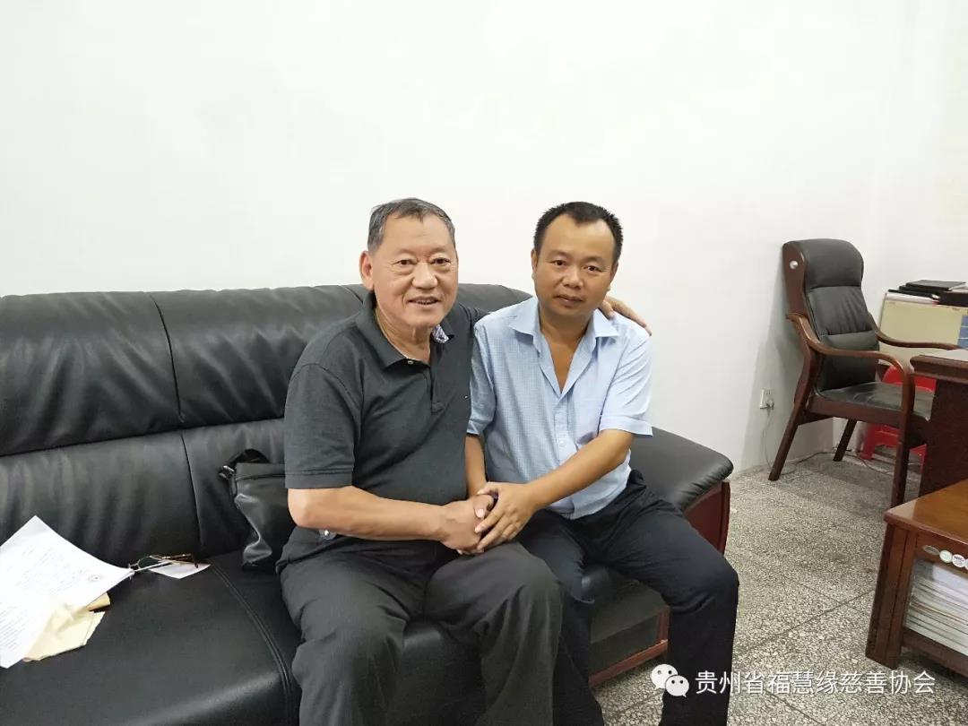貴州省?；劬壌壬茀f(xié)會(huì)名譽(yù)會(huì)長(zhǎng)毛承清到銅仁市教育部門(mén)調(diào)研